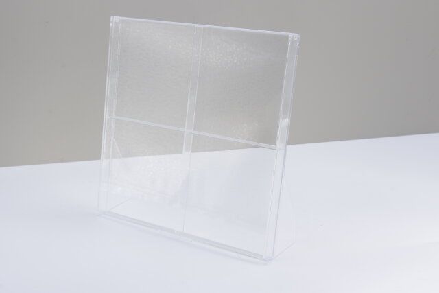 ダイソーの仕切り付きディスプレイケース 