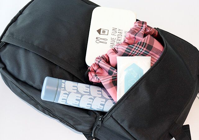 靴が入る！2層構造バックパックの使用例