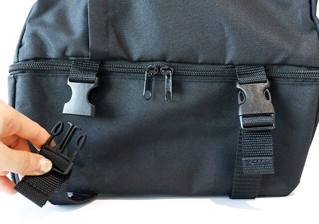 靴が入る！2層構造バックパックのバックル