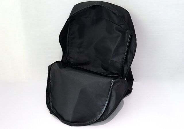 靴が入る！2層構造バックパックのメイン収納