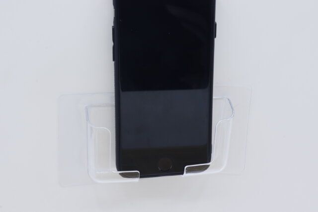 ダイソーのスマホホルダーにスマホを縦置きにセット