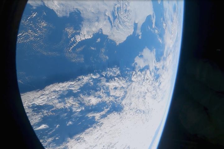 ソユーズ宇宙船内から見えた地球