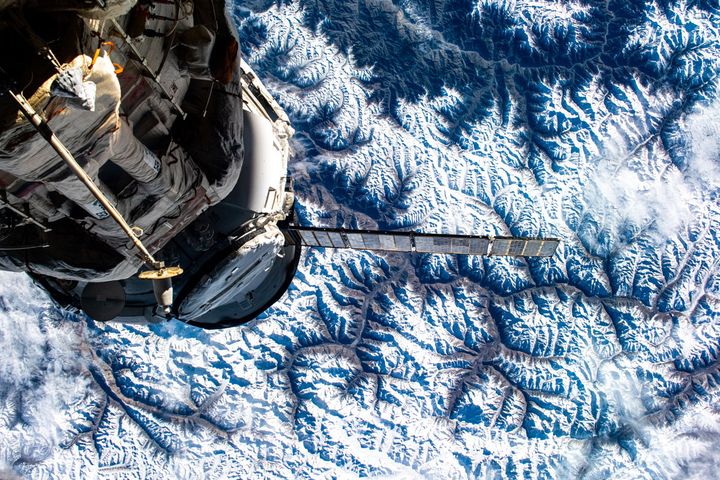 ソユーズ宇宙船内から見えた地球