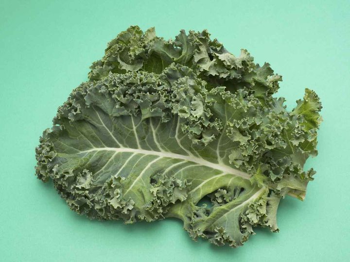 画像: 葉物野菜を入れる