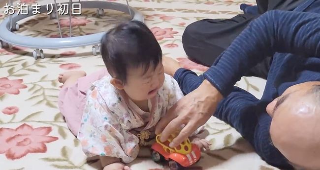 人見知りベビーが帰省で大号泣！じいじ・ばあばはどうする？