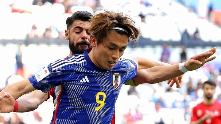 小野伸二も驚く「上田綺世のストライカーっぷり」。“僕にはあんな選択肢はない”