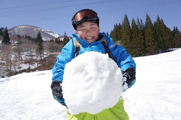 「これなんだと思う？」アイディアが天才すぎる！雪で作ったのはまさかの…⁉