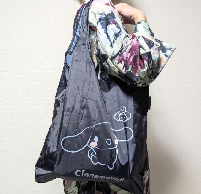 黒を肩にかけたところ