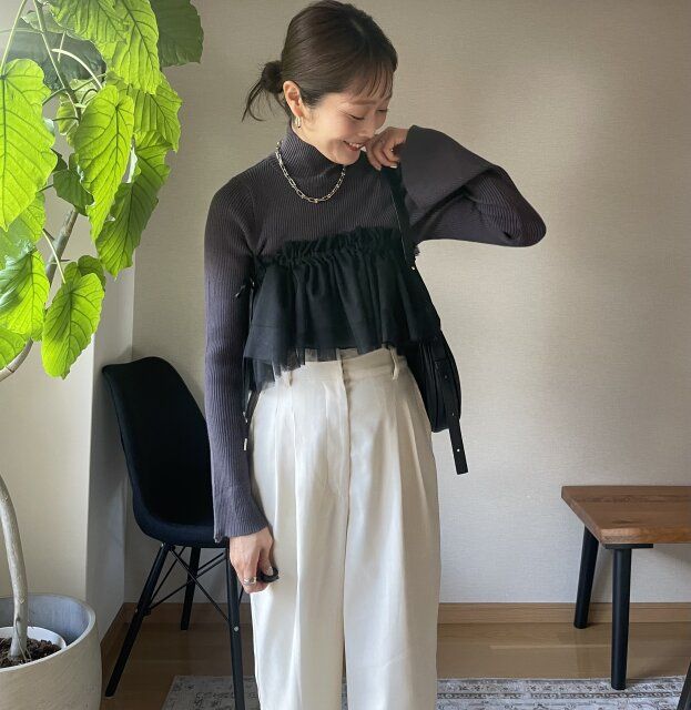 GRLのチャコールのニットを着た写真