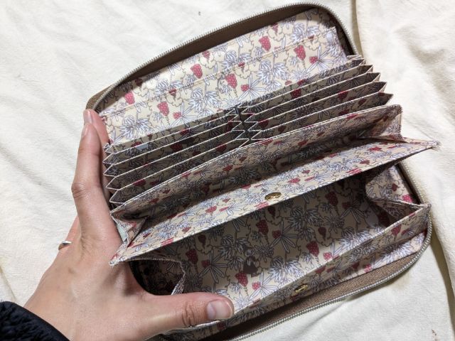 中を開いたところ