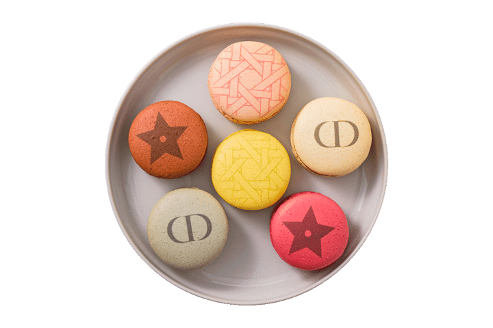 〈CAFÉ DIOR by LADURÉE〉のマカロン