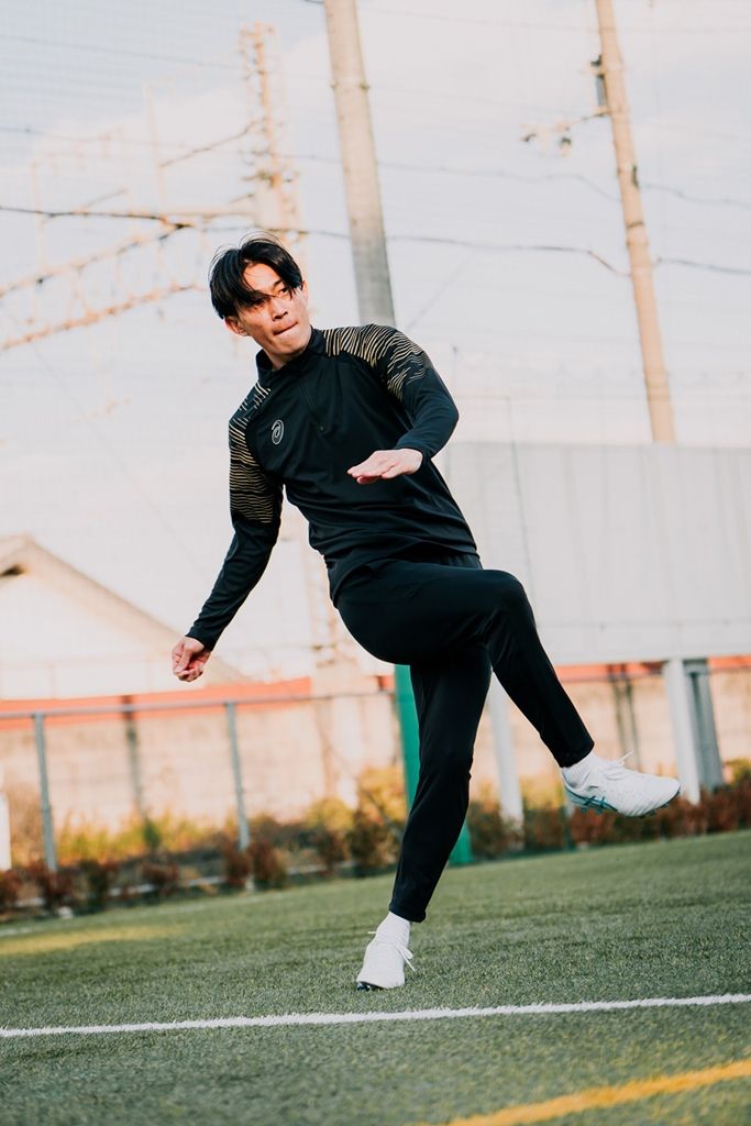 日本代表の毎熊晟矢、スパイクは『アシックス DSライト X-FLY PRO 2』を使用！「軽くて履きやすく足への負担が少ない」