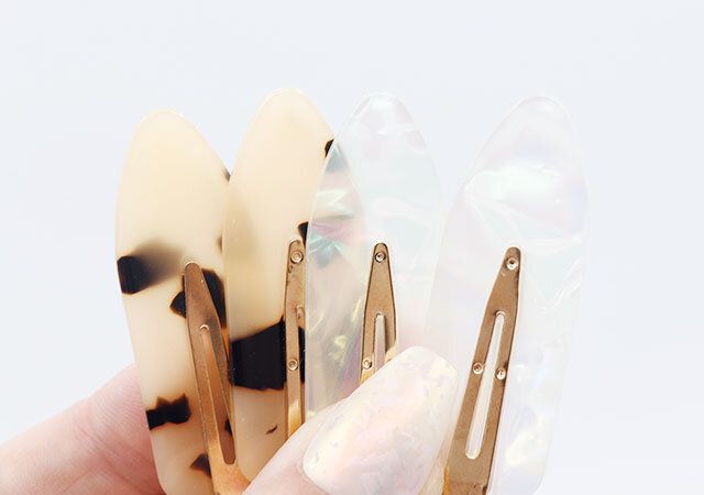 セリアの前髪クリップ 2P ブラウン＆ホワイトのデザイン