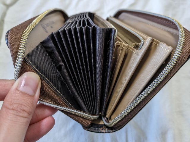 じゃばら式長財布