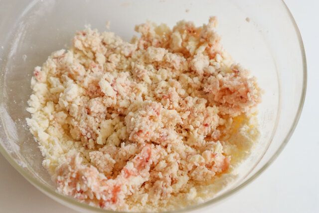 いちごとクリームチーズのスコーン レシピ いちごジャムを加える