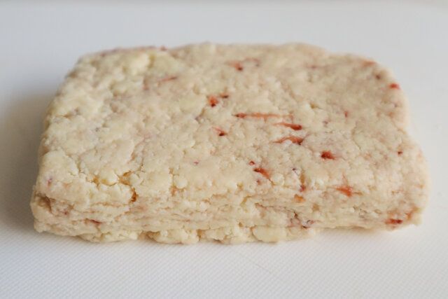 いちごとクリームチーズのスコーン レシピ 生地を伸ばす