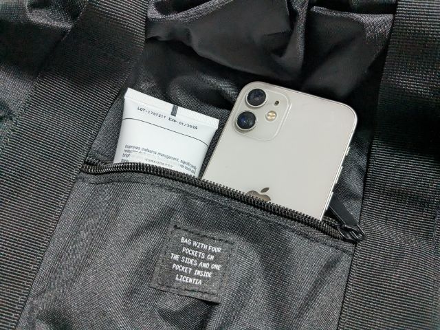 フロントポケット