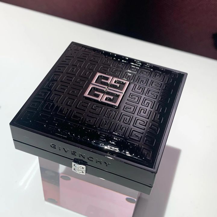 ジバンシイ_春コスメ2024_プリズム・リーブル・スキンケアリング・グロウ・クッション_ケース