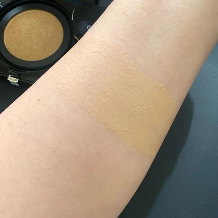 ジバンシイ_春コスメ2024_プリズム・リーブル・スキンケアリング・グロウ・クッション_スウォッチ