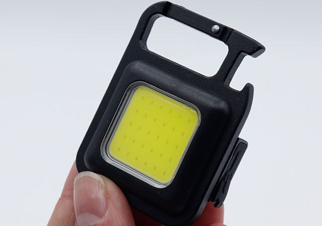 キャンドゥの充電式マルチ COB LED ライトのライト部分