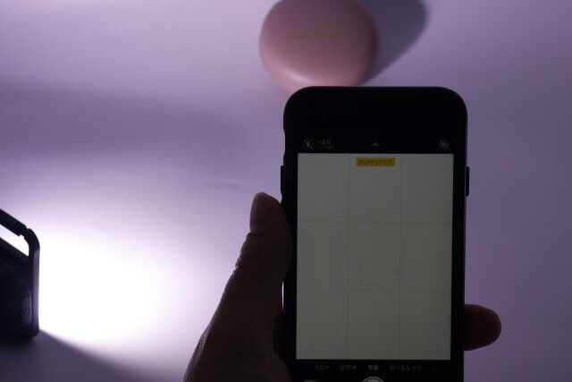 キャンドゥの充電式マルチ COB LED ライトを使用して屋内で撮影した画像