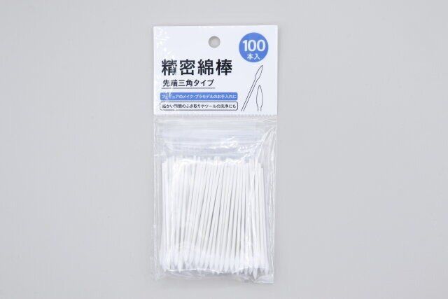 セリアの精密綿棒 紙軸100本のパッケージ
