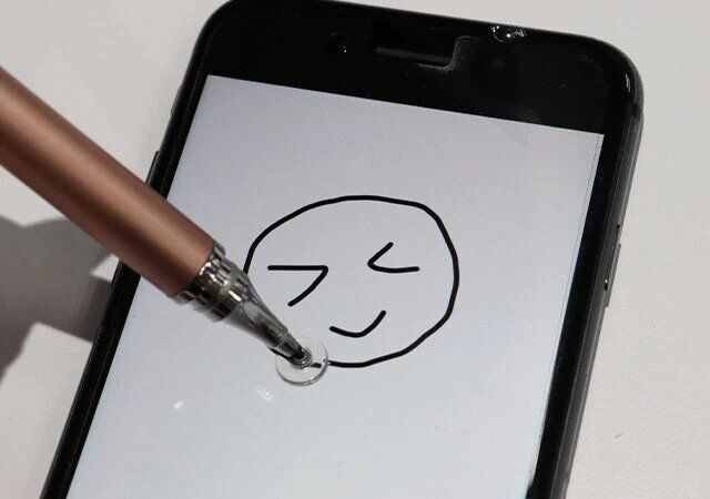 セリアのディスクタイプ タッチペンは指よりもスムーズに書ける