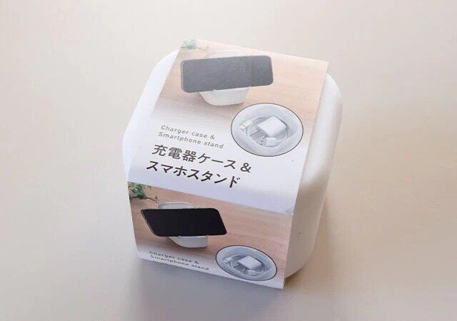 キャンドゥの充電器ケース スマホスタンド