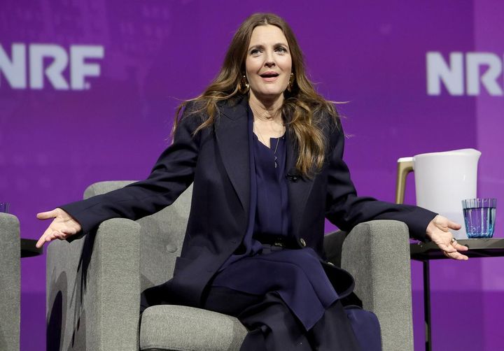 画像: ドリュー・バリモアがマッチングアプリの苦い思い出を明かす