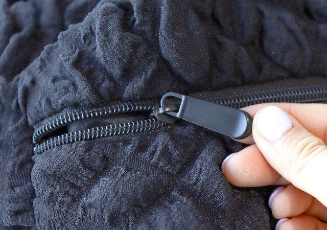 韓国風ポップコーンキルティングの三日月バッグのファスナー