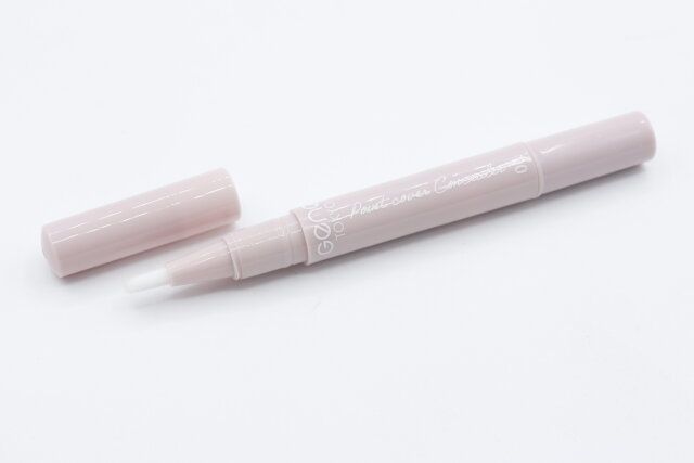 GENE TOKYO リキッドコンシーラーはニキビ跡、クマ、シミなどをピンポイントでカバーできる