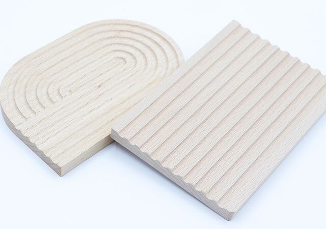 ダイソーの木製インテリアトレー（B）と木製インテリアトレー（D）