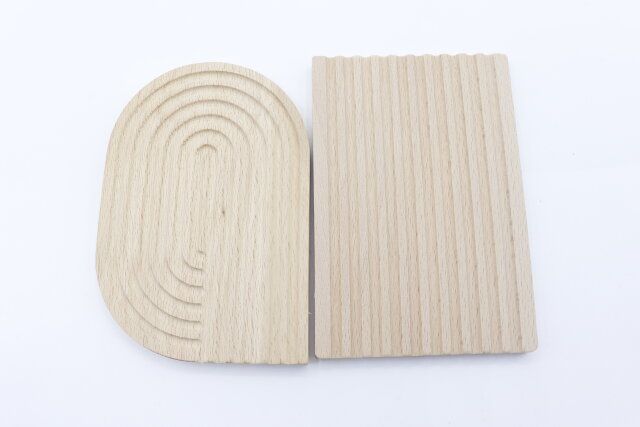 ダイソーの木製インテリアトレー（B）と木製インテリアトレー（D）
