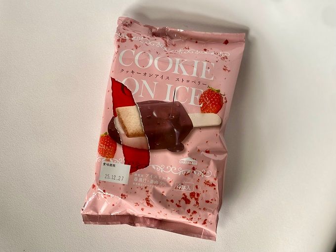 シャトレーゼアイス人気「クッキーオンアイス ストロベリー」