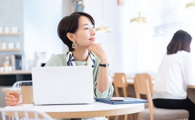 パラレルワークをする女性