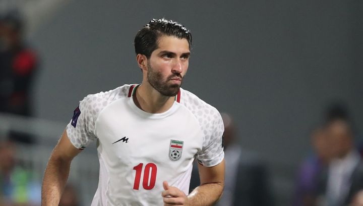 日本代表とアジアカップで対戦するイラン！ギネス世界記録を持つ元ホームレス守護神と億万長者の妻を持つ大卒10番がいる