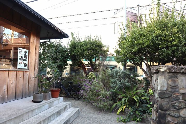 江ノ電が走る様子が見られる