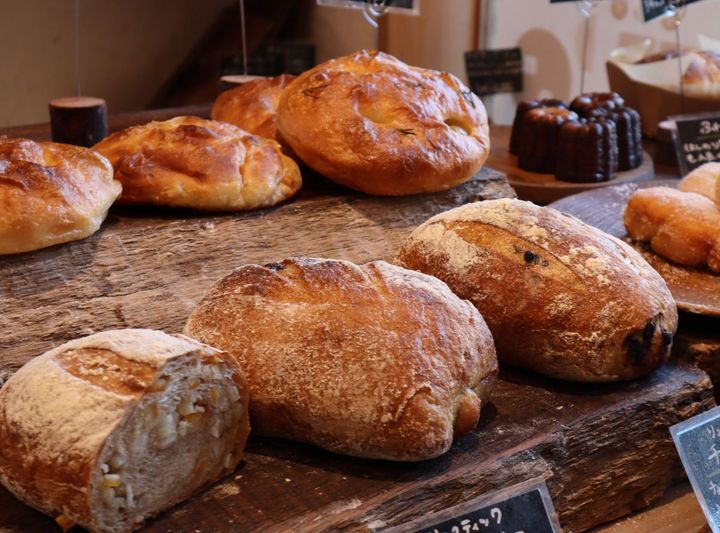 左からリュスティック オレンジ＆レモンピール、いちじくとベリー、チョコレート