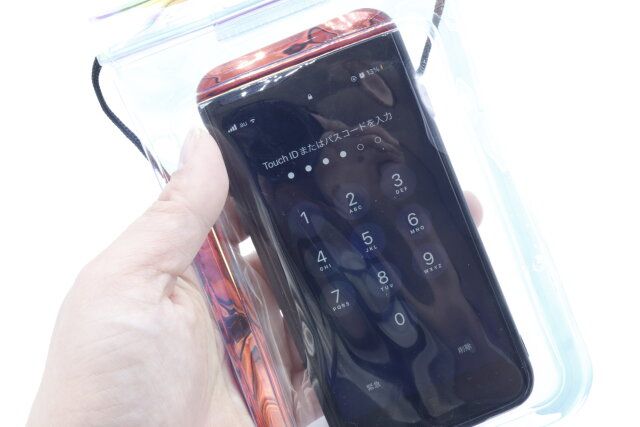 スマートフォン用防滴ケースに入れたときのボタンの反応