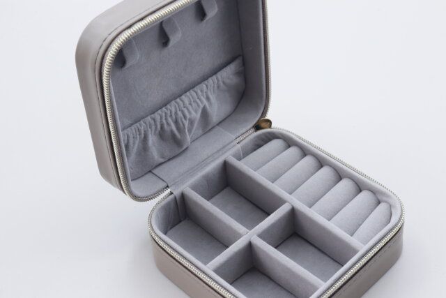 キャンドゥのアクセサリーケース