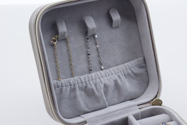 キャンドゥのアクセサリーケース