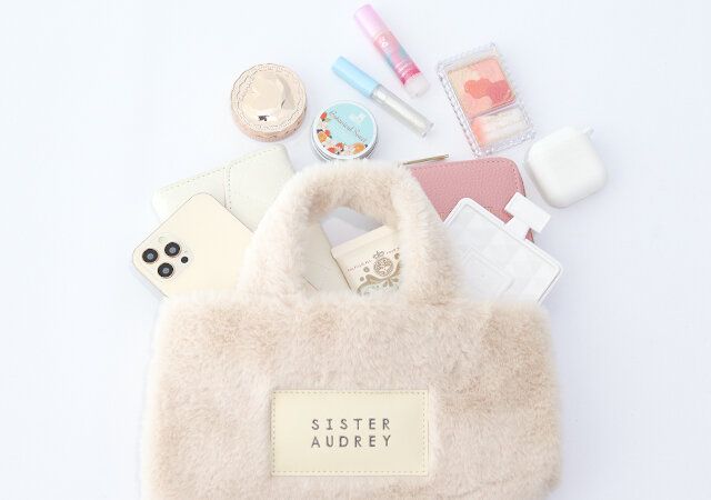 ふわふわ2WAYファーバッグにはこれだけの荷物収納が可能