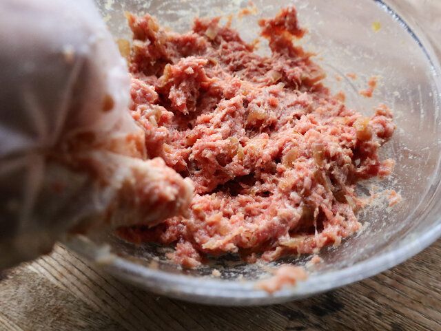 グレイビーハンバーグ レシピ ハンバーグのタネを作る