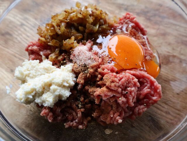グレイビーハンバーグ レシピ ハンバーグのタネを作る