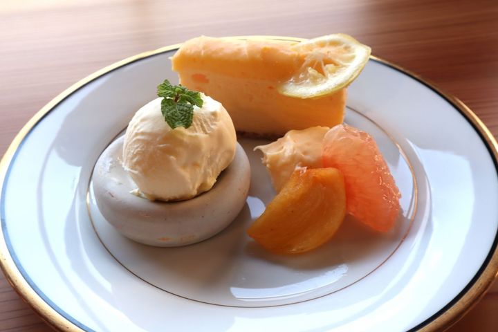 デザート盛り合わせは＋500円