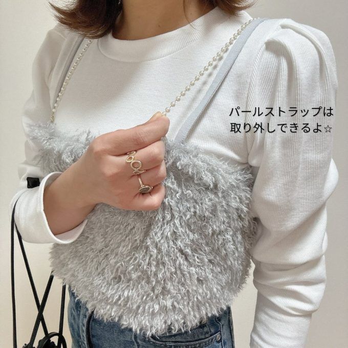 Availの「フェイクファービスチェ＋プルオーバーアンサンブル」