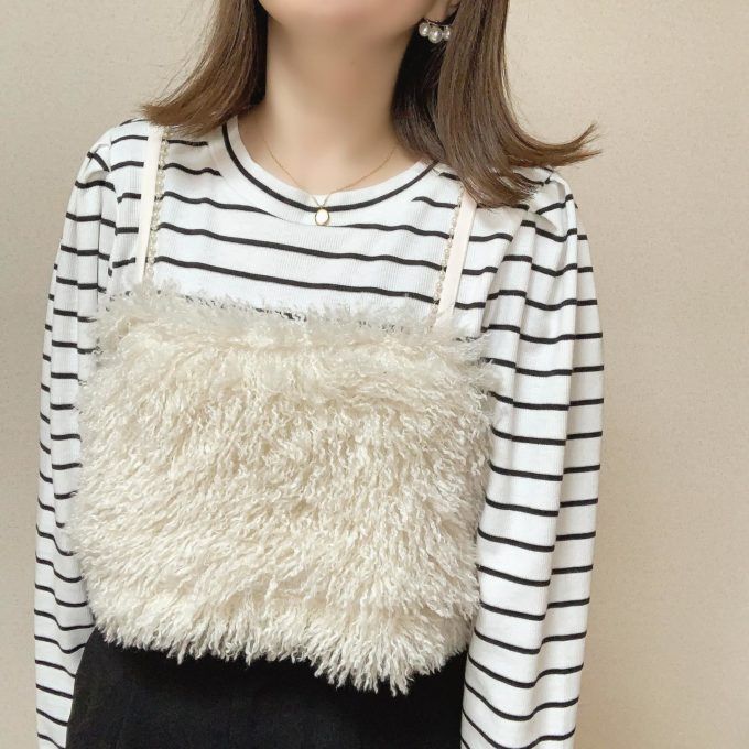 Availの「フェイクファービスチェ＋プルオーバーアンサンブル」