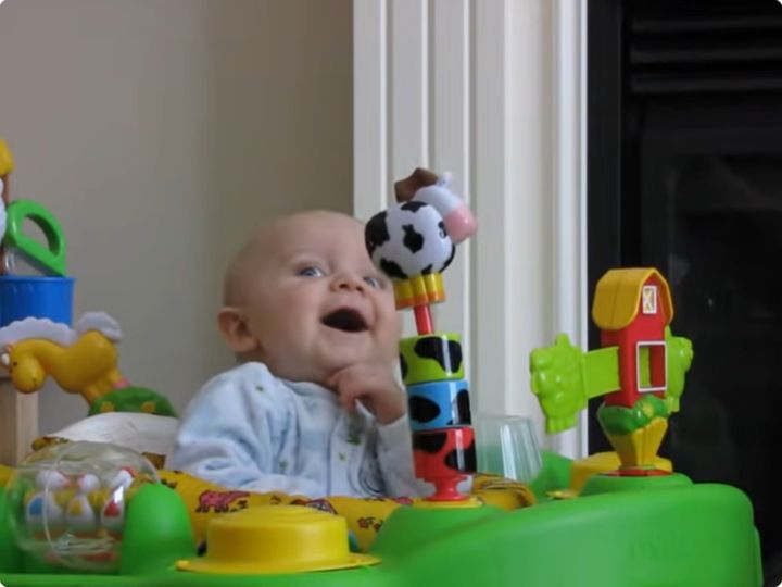 母親が鼻をかむと、どんな表情を見せる？