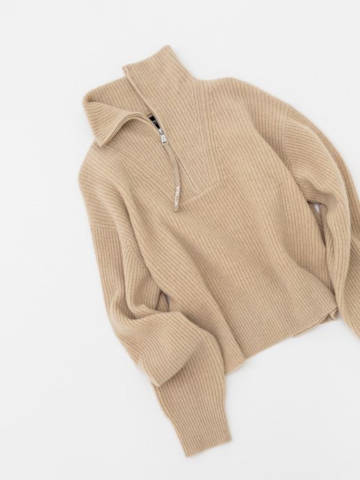 今の季節にぴったり！ 街でもコースでも着れるあったかゴルフニット