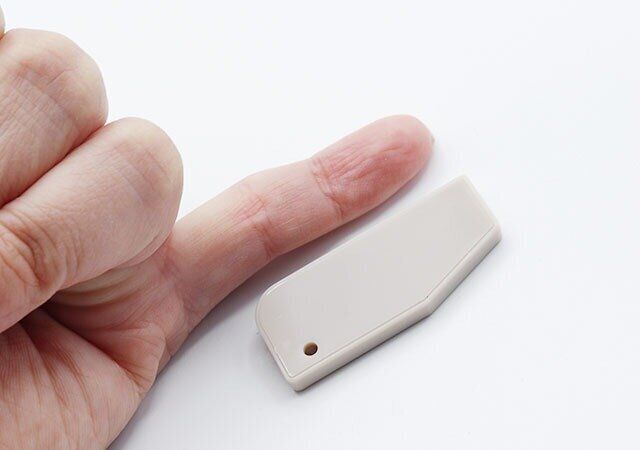 ダイソーのミニミニカッター（グレー、ベージュ）のサイズ感